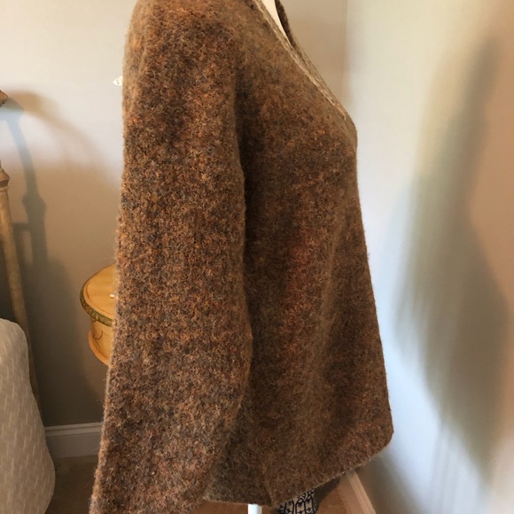 Olive green gold color v neck sweater - Picture 6 of 9